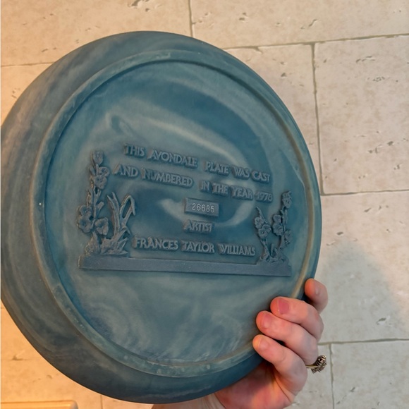 Vintage Avondale "Melissa" Collector's Plate, Blue Incolay Stone - Picture 3 of 3